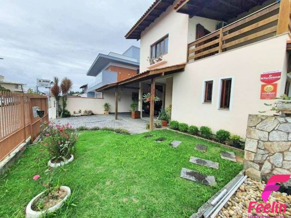 Casa com 5 Quartos à Venda, 340 m² em Carianos - Florianópolis