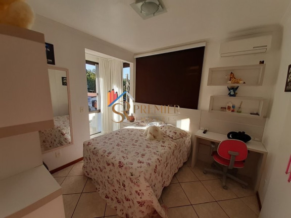 Imagem Casa com 3 Quartos à Venda, 256 m² em Trindade - Florianópolis