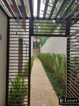 Imagem Casa com 4 Quartos à Venda, em Jardim Europa - São Paulo Imagem Casa com 4 Quartos à Venda, em Jardim Europa - São Paulo
