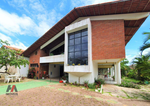 Casa com 4 Quartos à Venda ou Locação, 270 m² em Edson Queiroz - Fortaleza