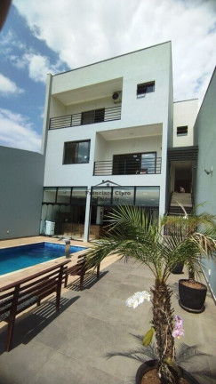 Sobrado com 3 Quartos à Venda, 456 m² em Village Mantiqueira - Guaratinguetá