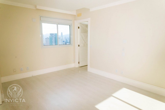 Imagem Cobertura com 3 Quartos à Venda, 246 m² em Centro - Balneário Camboriú Imagem Cobertura com 3 Quartos à Venda, 246 m² em Centro - Balneário Camboriú