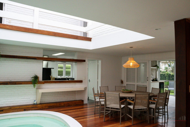 Imagem Casa com 5 Quartos à Venda, 322 m² em Jurerê Internacional - Florianópolis Imagem Casa com 5 Quartos à Venda, 322 m² em Jurerê Internacional - Florianópolis