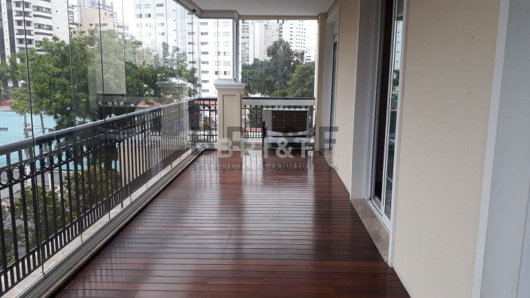 Apartamento com 4 Quartos para Alugar, 217 m² em Campo Belo - São Paulo