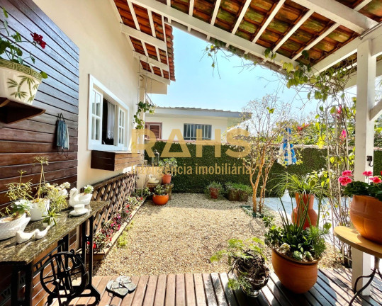 Imagem Casa com 3 Quartos à Venda, 265 m² em América - Joinville Imagem Casa com 3 Quartos à Venda, 265 m² em América - Joinville