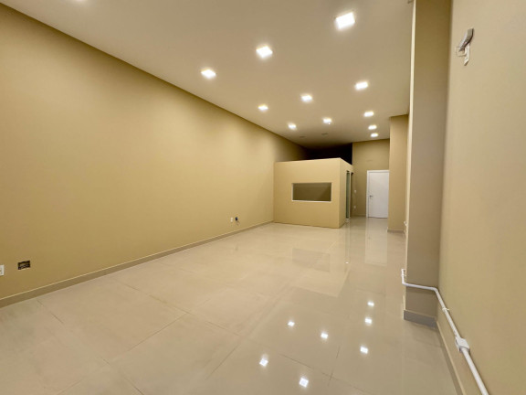 Sala Comercial à Venda, 92 m² em Meia Praia - Itapema