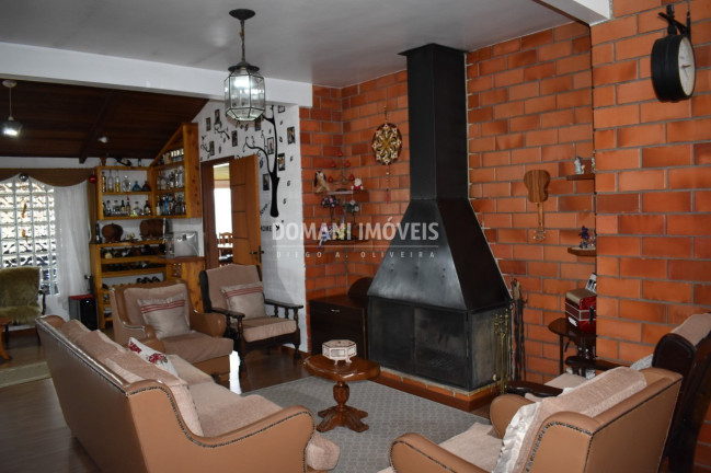 Imagem Casa com 4 Quartos à Venda, 195 m² em Região Do Alto Do Capivari - Campos Do Jordão