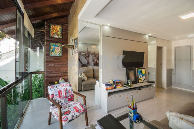 Imagem Casa com 4 Quartos à Venda, 240 m² em Jardim Itu - Porto Alegre Imagem Casa com 4 Quartos à Venda, 240 m² em Jardim Itu - Porto Alegre