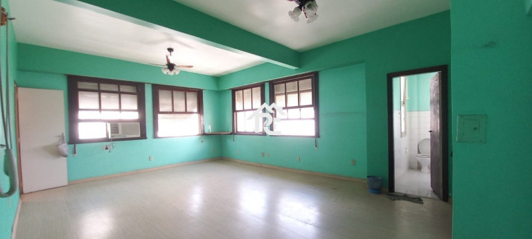 Sala Comercial à Venda, 130 m² em Centro - Niterói