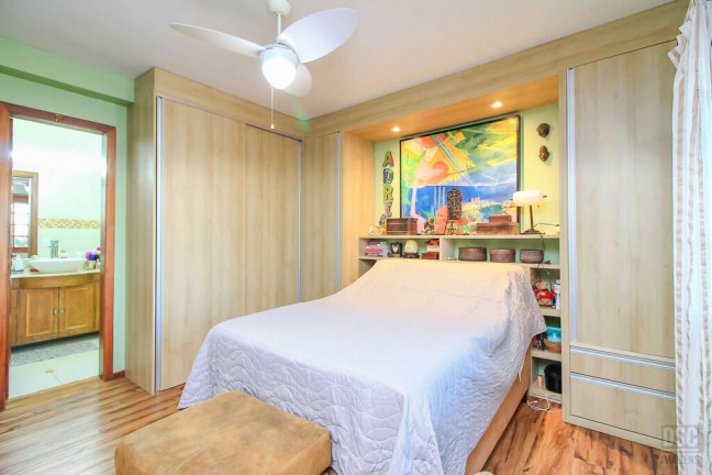 Imagem Casa com 4 Quartos à Venda, 321 m² em Vila Assunção - Porto Alegre Imagem Casa com 4 Quartos à Venda, 321 m² em Vila Assunção - Porto Alegre