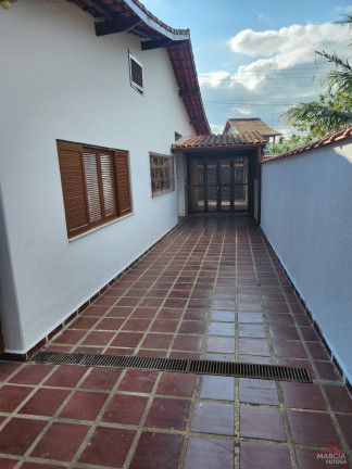 Casa com 3 Quartos à Venda, 250 m² em Praia Das Palmeiras - Caraguatatuba