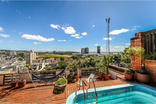 Imagem Imóvel com 3 Quartos à Venda, 234 m² em Cristal - Porto Alegre Imagem Imóvel com 3 Quartos à Venda, 234 m² em Cristal - Porto Alegre