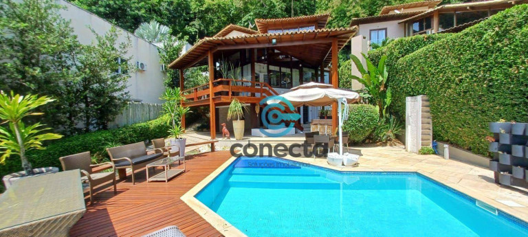 Casa com 3 Quartos à Venda, 350 m² em Itaipu - Niterói
