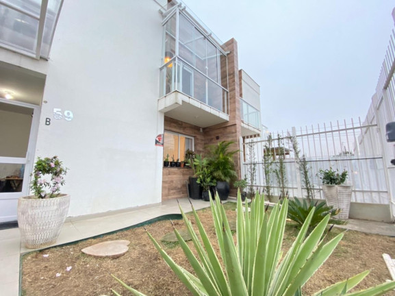 Imagem Casa com 2 Quartos à Venda, 100 m² em Nossa Senhora Medianeira - Santa Maria Imagem Casa com 2 Quartos à Venda, 100 m² em Nossa Senhora Medianeira - Santa Maria