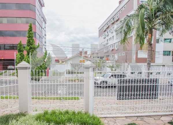 Imagem Casa com 3 Quartos à Venda, 352 m² em Jardim Lindóia - Porto Alegre Imagem Casa com 3 Quartos à Venda, 352 m² em Jardim Lindóia - Porto Alegre