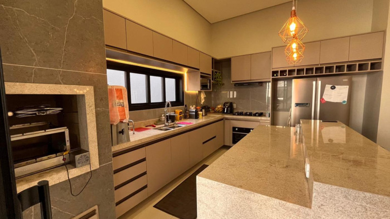 Imagem Casa com 3 Quartos à Venda, 178 m² em Condomínio Belvedere Ii - Cuiabá