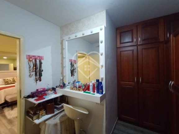 Imagem Casa com 3 Quartos à Venda, 375 m²