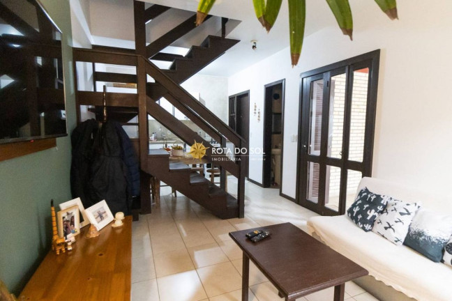 Imagem Sobrado com 3 Quartos à Venda, 79 m² em Bombas - Bombinhas