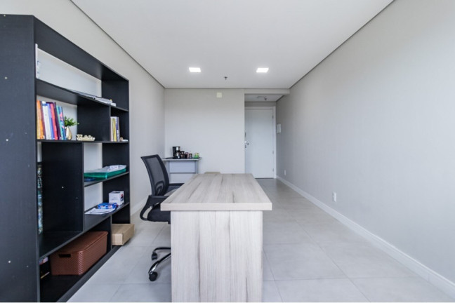Sala Comercial à Venda, 25 m² em São Sebastião - Porto Alegre