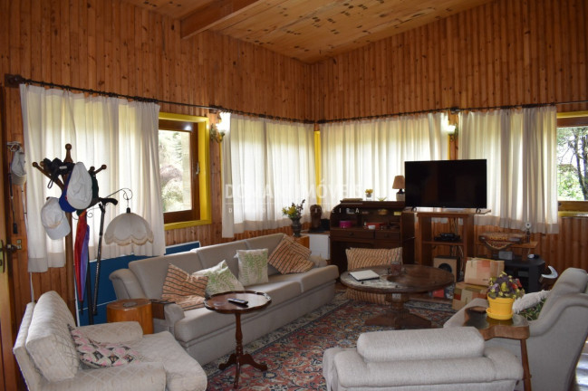 Imagem Casa com 4 Quartos à Venda, 190 m² em Região Do Jardim Do Embaixador - Campos Do Jordão