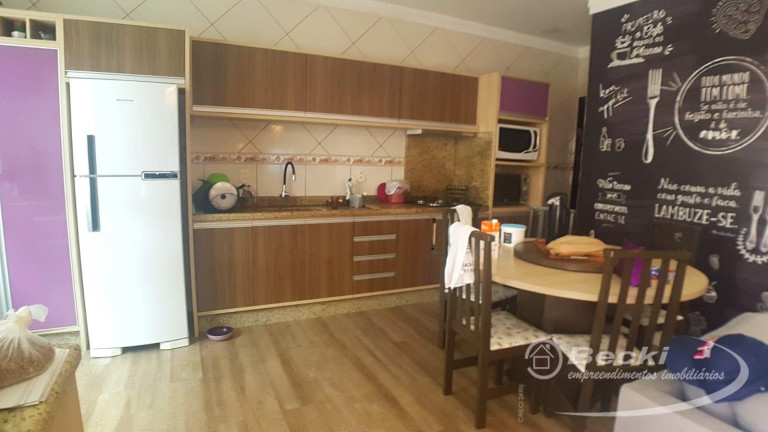 Imagem Sobrado com 3 Quartos à Venda, 200 m² em Santa Catarina - Joinville