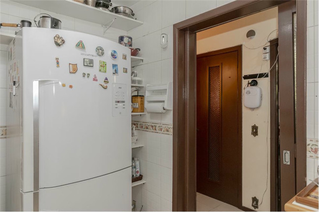 Imagem Casa com 4 Quartos à Venda, 174 m² em Moinhos De Vento - Porto Alegre Imagem Casa com 4 Quartos à Venda, 174 m² em Moinhos De Vento - Porto Alegre