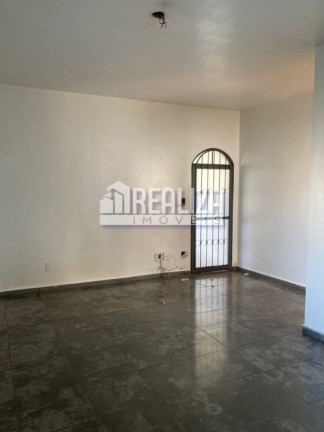 Imagem Casa com 3 Quartos à Venda, 300 m² em São Benedito - Uberaba Imagem Casa com 3 Quartos à Venda, 300 m² em São Benedito - Uberaba