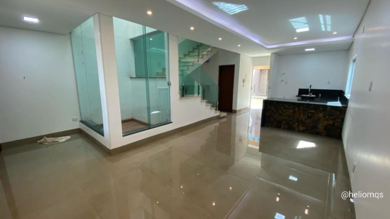 Imagem Sobrado com 4 Quartos à Venda, 195 m² em Parque Residencial Rita Vieira - Campo Grande Imagem Sobrado com 4 Quartos à Venda, 195 m² em Parque Residencial Rita Vieira - Campo Grande