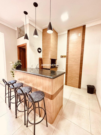 Casa com 3 Quartos à Venda, 200 m²