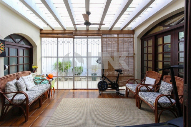 Imagem Casa com 3 Quartos à Venda, 300 m² em Chácara Das Pedras - Porto Alegre Imagem Casa com 3 Quartos à Venda, 300 m² em Chácara Das Pedras - Porto Alegre