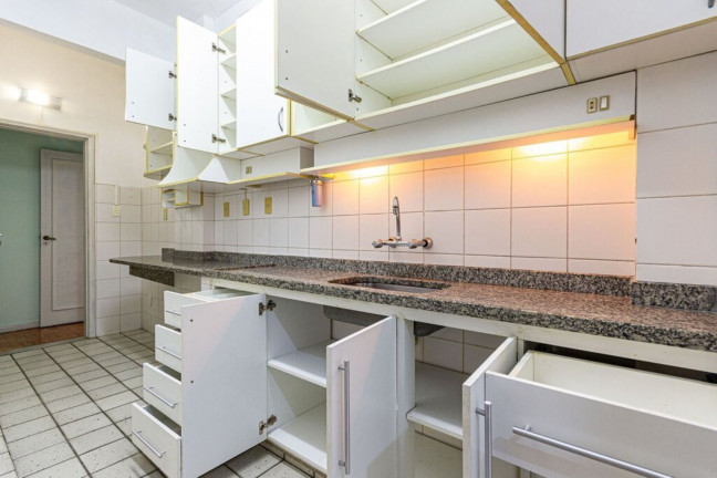 Imagem Imóvel com 3 Quartos à Venda, 126 m² em Copacabana - Rio De Janeiro Imagem Imóvel com 3 Quartos à Venda, 126 m² em Copacabana - Rio De Janeiro