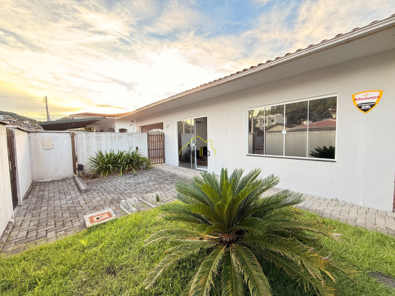 Casa com 3 Quartos à Venda, 183 m² em Iririú - Joinville