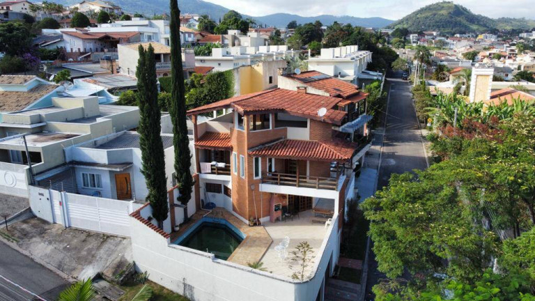 Casa com 3 Quartos à Venda, 220 m² em Jardim Das Flores - Atibaia