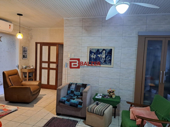 Imagem Casa com 8 Quartos à Venda, 410 m² em Agronômica - Florianópolis