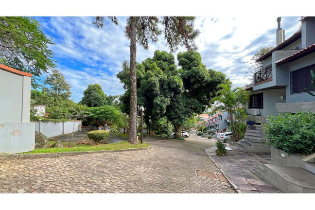 Imagem Casa com 3 Quartos à Venda, em Tristeza - Porto Alegre Imagem Casa com 3 Quartos à Venda, em Tristeza - Porto Alegre