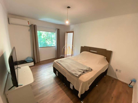 Imagem Casa com 3 Quartos à Venda, em Balneário Camboriú Imagem Casa com 3 Quartos à Venda, em Balneário Camboriú