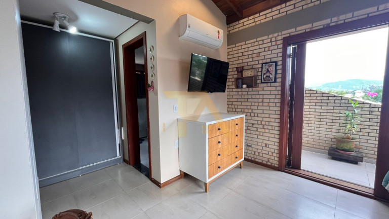 Imóvel com 3 Quartos à Venda,  em Panorâmico - Garopaba