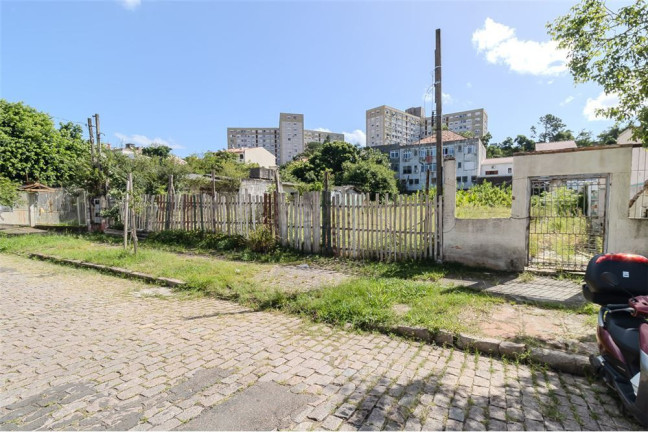 Imagem Terreno à Venda, 1.317 m² em Santo Antônio - Porto Alegre Imagem Terreno à Venda, 1.317 m² em Santo Antônio - Porto Alegre