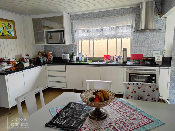 Imagem Casa com 8 Quartos à Venda, 264 m² em Centro - Balneário Camboriú Imagem Casa com 8 Quartos à Venda, 264 m² em Centro - Balneário Camboriú