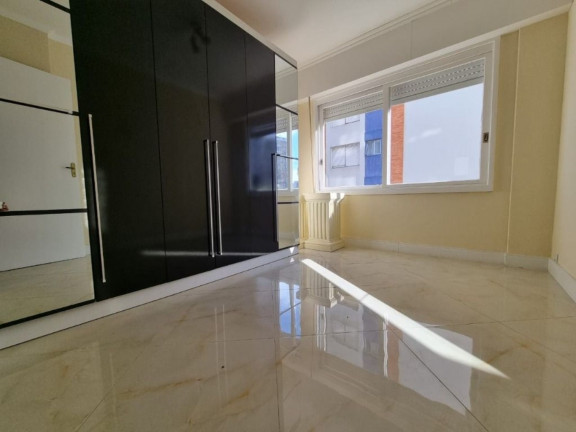 Imagem Imóvel com 3 Quartos à Venda, 94 m² em Independência - Porto Alegre Imagem Imóvel com 3 Quartos à Venda, 94 m² em Independência - Porto Alegre