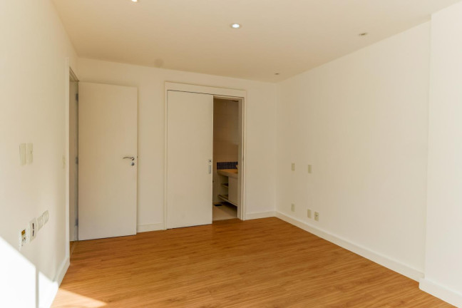 Imagem Apartamento com 2 Quartos à Venda, em Copacabana - Rio De Janeiro Imagem Apartamento com 2 Quartos à Venda, em Copacabana - Rio De Janeiro