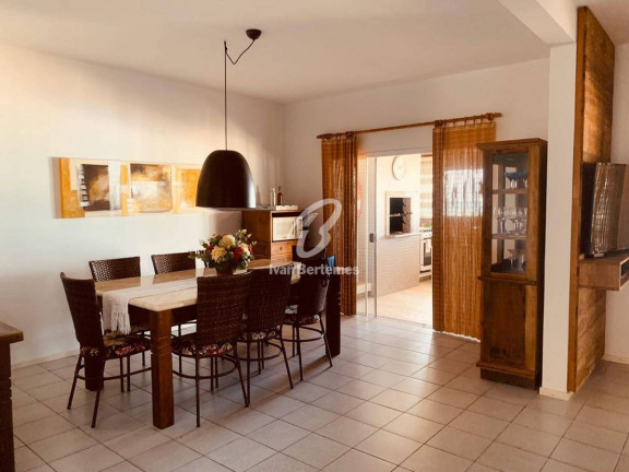Imagem Casa com 4 Quartos para Temporada, em Canto Grande - Bombinhas Imagem Casa com 4 Quartos para Temporada, em Canto Grande - Bombinhas