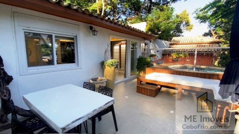 Imagem Casa de Condomínio com 2 Quartos à Venda, 120 m² em Ferradura - Búzios
