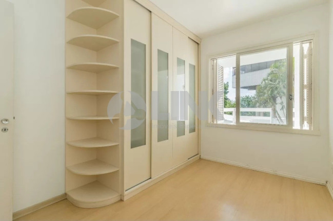 Imagem Casa com 4 Quartos à Venda, 250 m² em Menino Deus - Porto Alegre Imagem Casa com 4 Quartos à Venda, 250 m² em Menino Deus - Porto Alegre