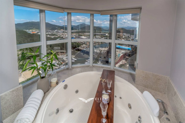 Apartamento com 4 Quartos à Venda, 237 m² em Centro - Balneário Camboriú