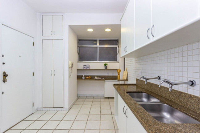 Imagem Imóvel com 3 Quartos à Venda, 91 m² em Copacabana - Rio De Janeiro Imagem Imóvel com 3 Quartos à Venda, 91 m² em Copacabana - Rio De Janeiro