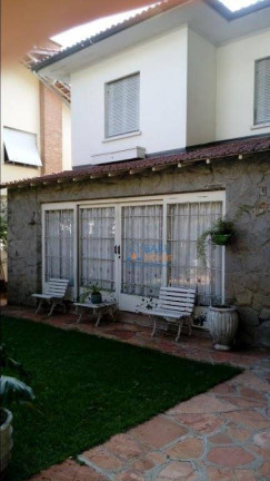 Casa com 3 Quartos à Venda, 300 m² em Pacaembu - São Paulo