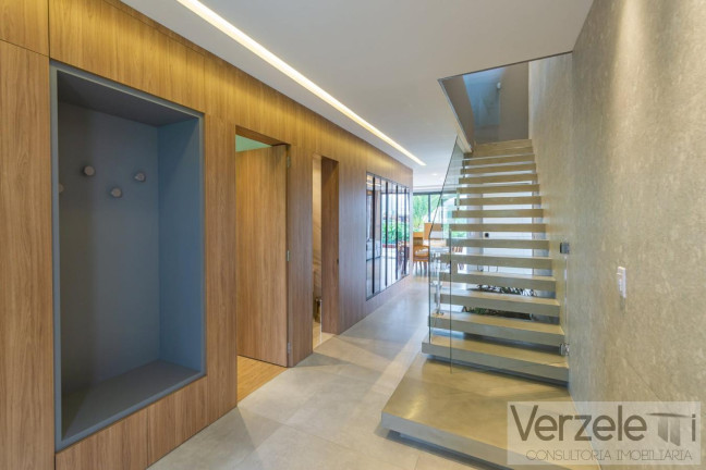 Imagem Casa com 4 Quartos à Venda, 390 m² em Centro - Camboriú Imagem Casa com 4 Quartos à Venda, 390 m² em Centro - Camboriú