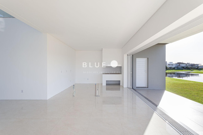 Imagem Casa de Condomínio com 4 Quartos à Venda, 308 m² em Centro - Torres