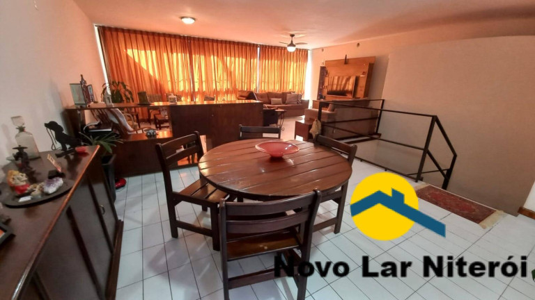 Imagem Casa com 4 Quartos à Venda, 240 m² em Centro - Niterói Imagem Casa com 4 Quartos à Venda, 240 m² em Centro - Niterói